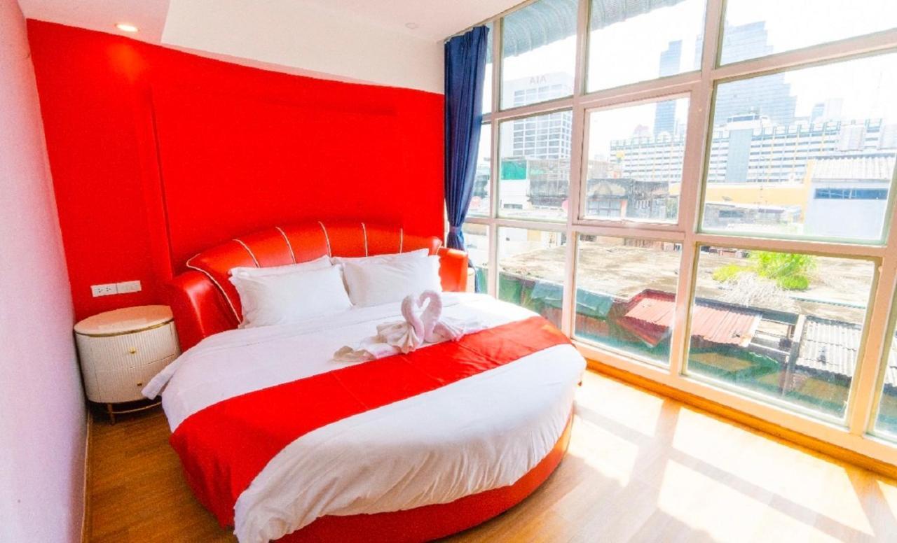 Sapphire Hotel Silom Bangkok Exterior foto A room at the hotel