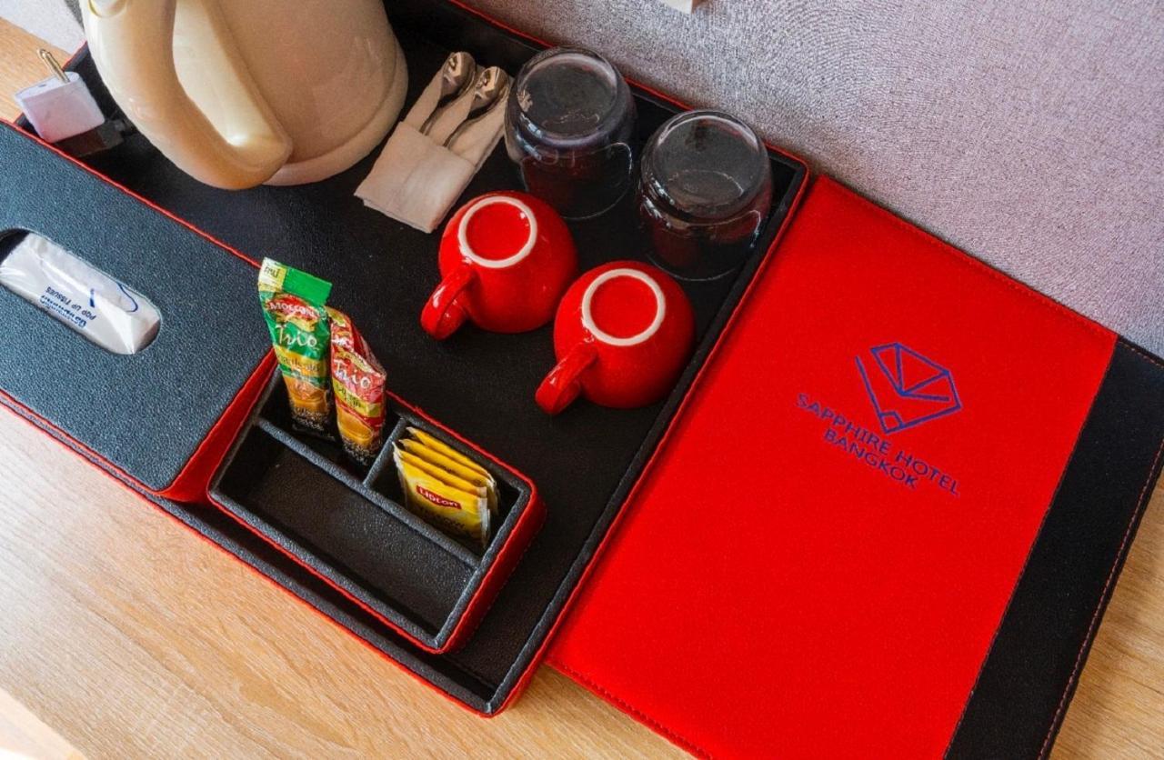 Sapphire Hotel Silom Bangkok Exterior foto A tea tray