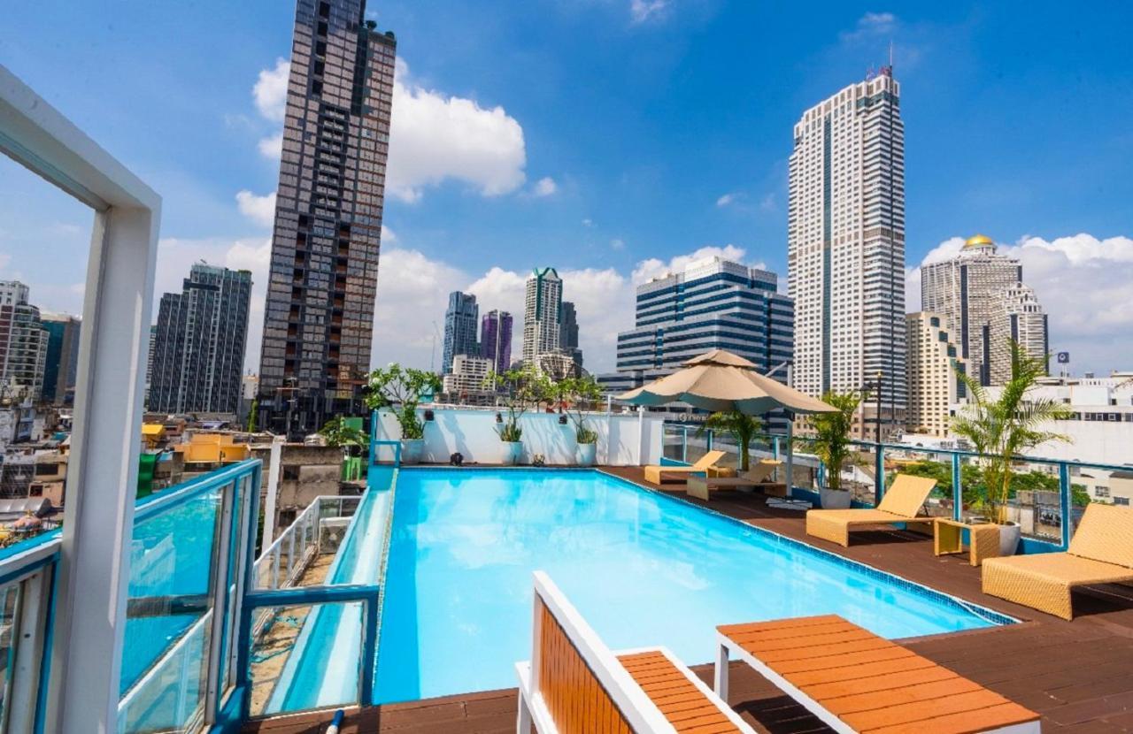 Sapphire Hotel Silom Bangkok Exterior foto Rooftop pool at the hotel
