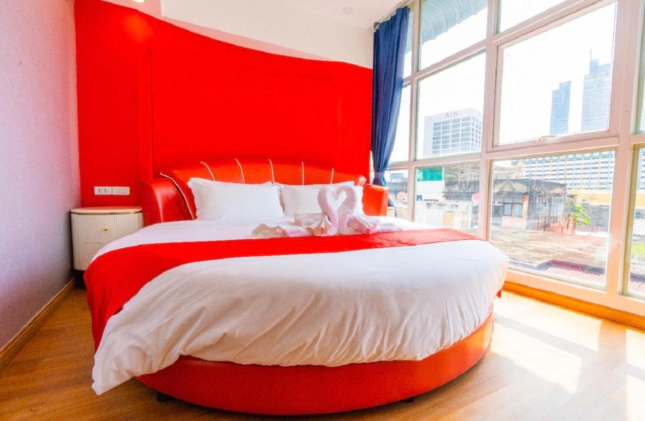 Sapphire Hotel Silom Bangkok Exterior foto A room at the hotel