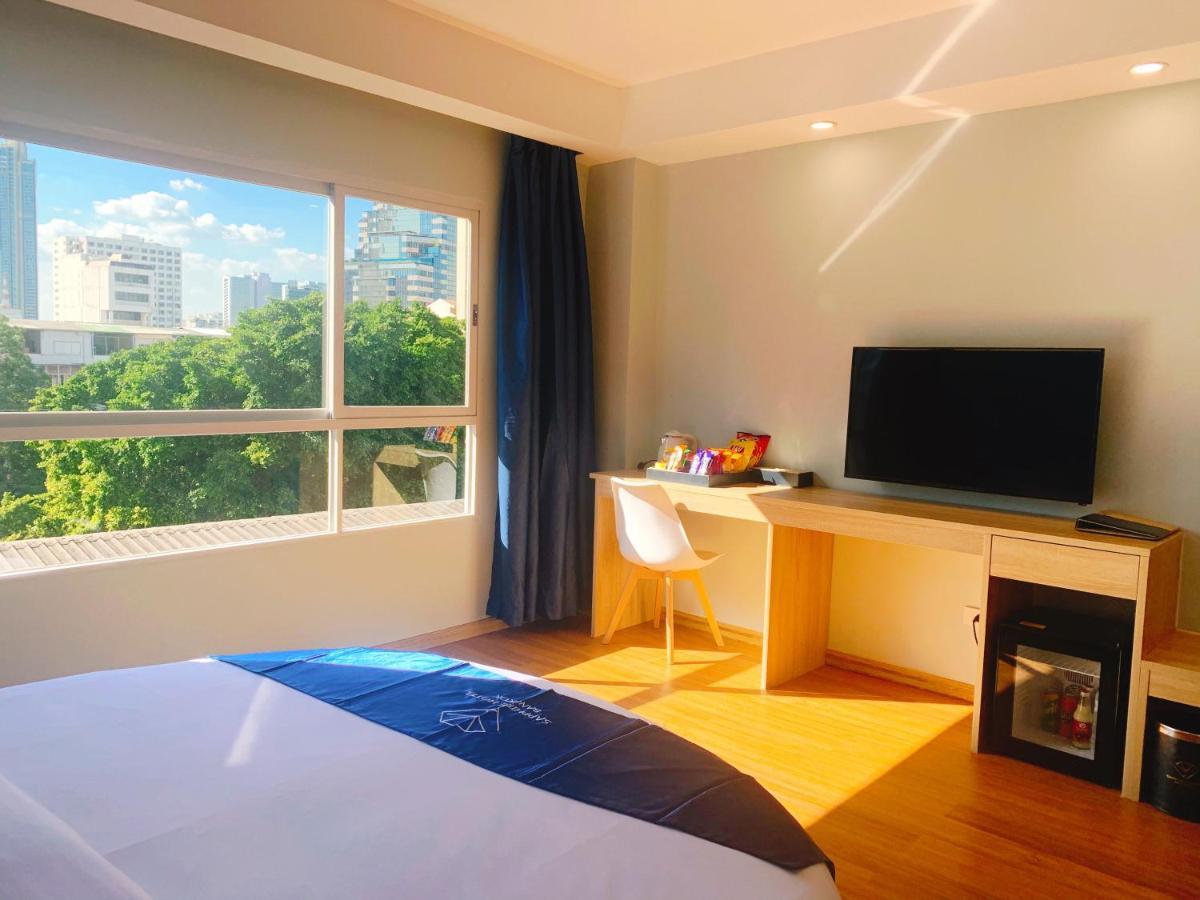 Sapphire Hotel Silom Bangkok Exterior foto A room at the hotel