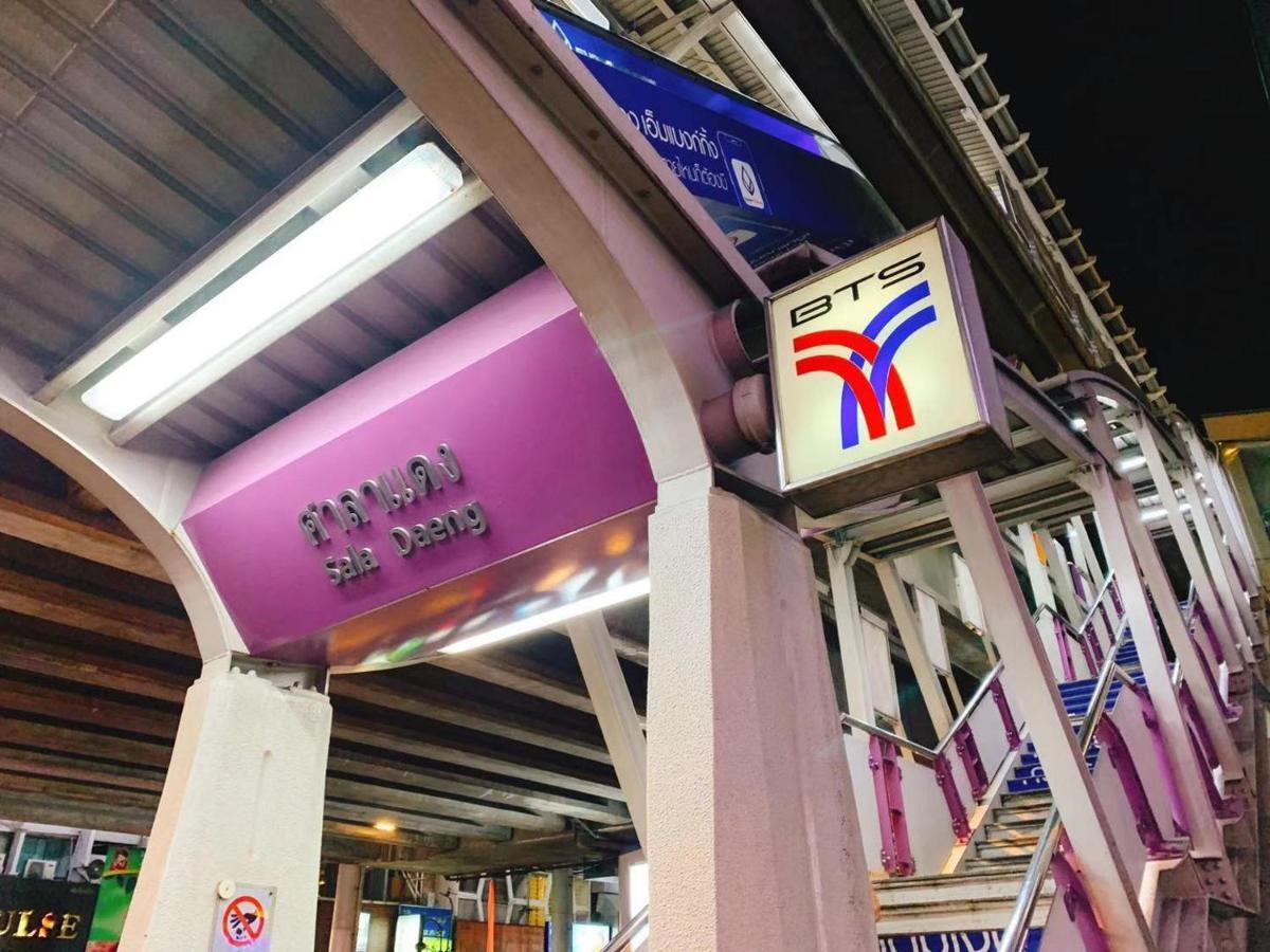 Sapphire Hotel Silom Bangkok Exterior foto The BTS Skytrain station
